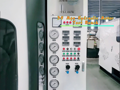 हाइलैंड ब्रांड के हाइड्रोलिक परीक्षण स्टैंड।